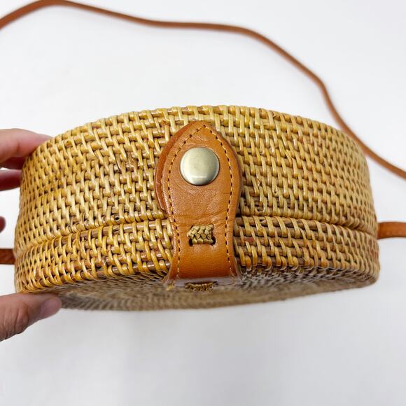 Mavis Round Rattan Crossbody Bag Boho Brown Tan Faux Leather Strap Summer Snap - Picture 7 of 15